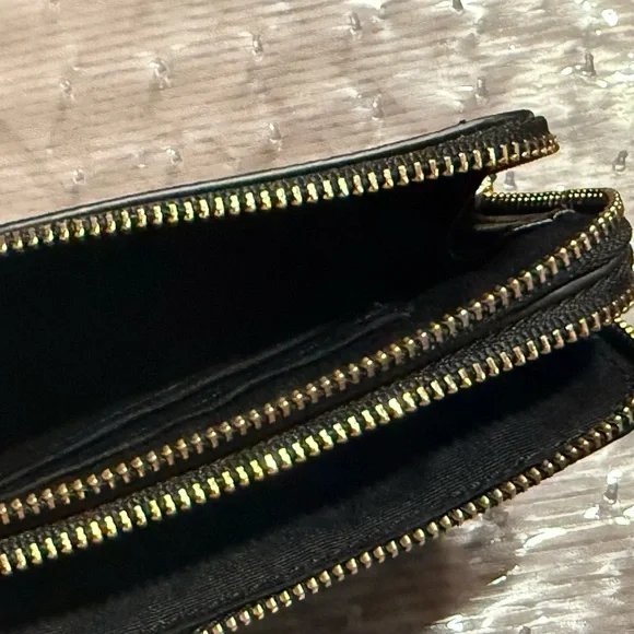 Coach Pebbled Black Leather double zipped Wristlet - Picture 3 of 4